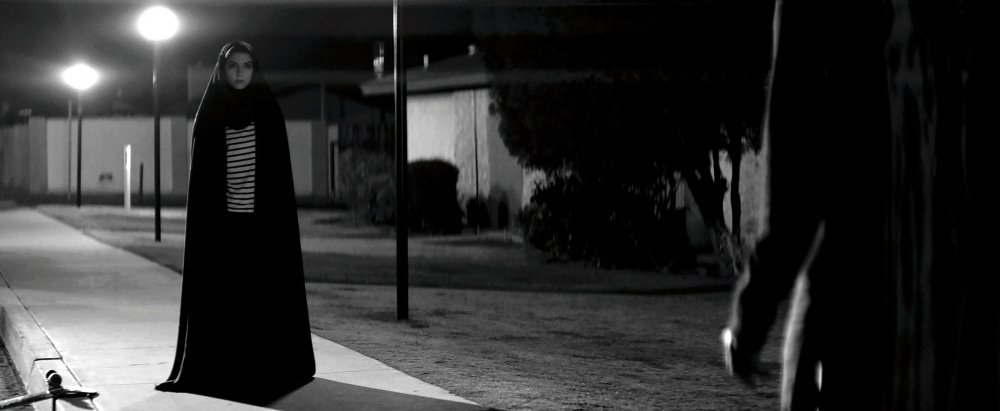 فیلم «دختری در شب تنها به خانه می رود»(A Girl Walks Home Alone At Night)